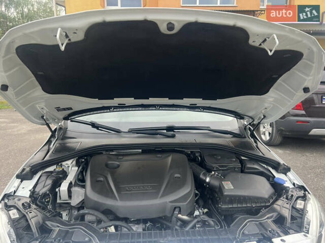 Білий Вольво B60, об'ємом двигуна 2 л та пробігом 282 тис. км за 12300 $, фото 25 на Automoto.ua