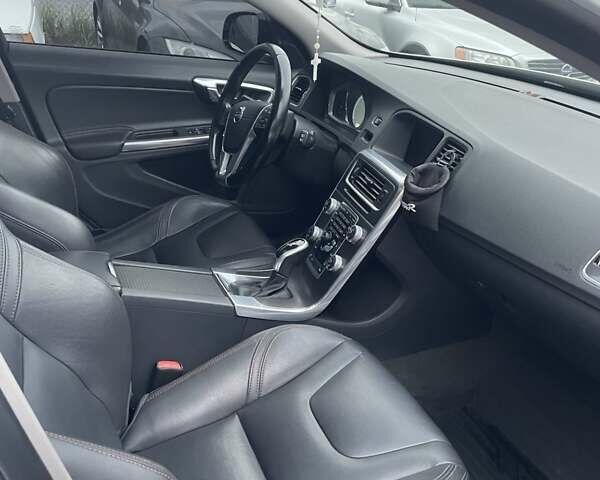 Белый Вольво B60, объемом двигателя 2.5 л и пробегом 161 тыс. км за 13900 $, фото 3 на Automoto.ua