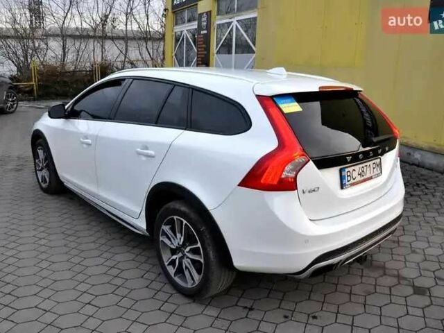 Белый Вольво B60, объемом двигателя 2.5 л и пробегом 161 тыс. км за 13999 $, фото 3 на Automoto.ua