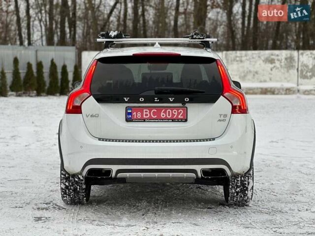 Белый Вольво B60, объемом двигателя 2.5 л и пробегом 203 тыс. км за 14000 $, фото 4 на Automoto.ua