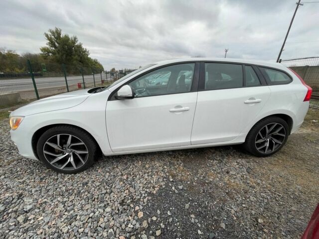 Белый Вольво B60, объемом двигателя 2.5 л и пробегом 253 тыс. км за 11200 $, фото 1 на Automoto.ua