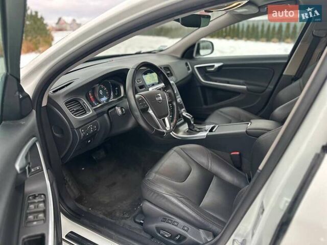 Белый Вольво B60, объемом двигателя 2.5 л и пробегом 203 тыс. км за 14000 $, фото 6 на Automoto.ua