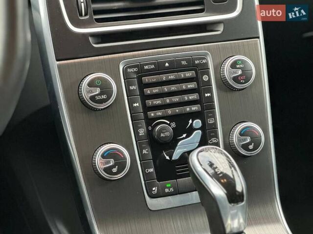 Белый Вольво B60, объемом двигателя 2.5 л и пробегом 203 тыс. км за 14000 $, фото 11 на Automoto.ua