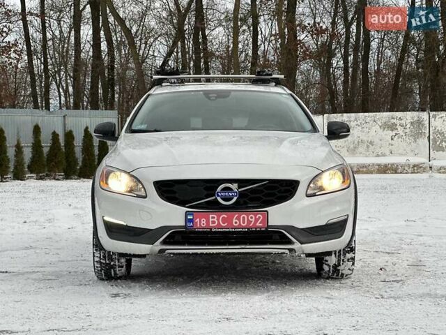 Белый Вольво B60, объемом двигателя 2.5 л и пробегом 203 тыс. км за 14000 $, фото 1 на Automoto.ua