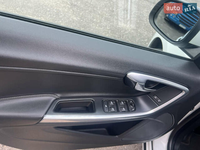 Білий Вольво B60, об'ємом двигуна 2 л та пробігом 282 тис. км за 11700 $, фото 13 на Automoto.ua