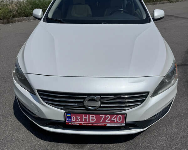 Белый Вольво B60, объемом двигателя 2 л и пробегом 155 тыс. км за 11200 $, фото 2 на Automoto.ua