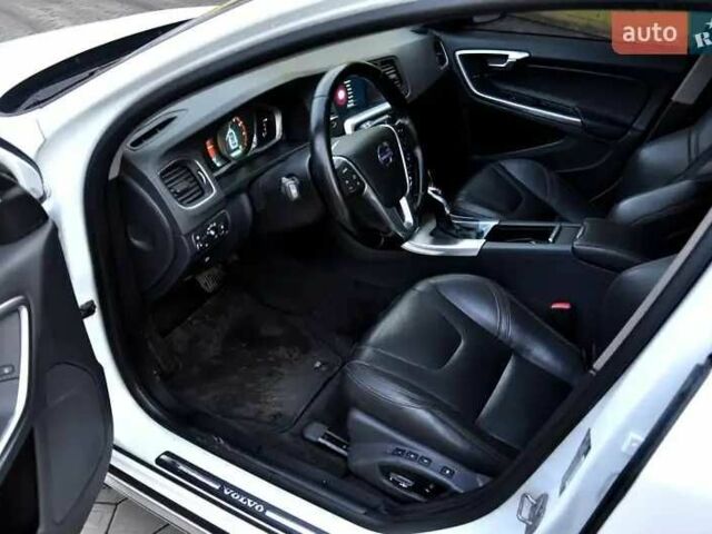 Белый Вольво B60, объемом двигателя 2.5 л и пробегом 161 тыс. км за 13999 $, фото 9 на Automoto.ua