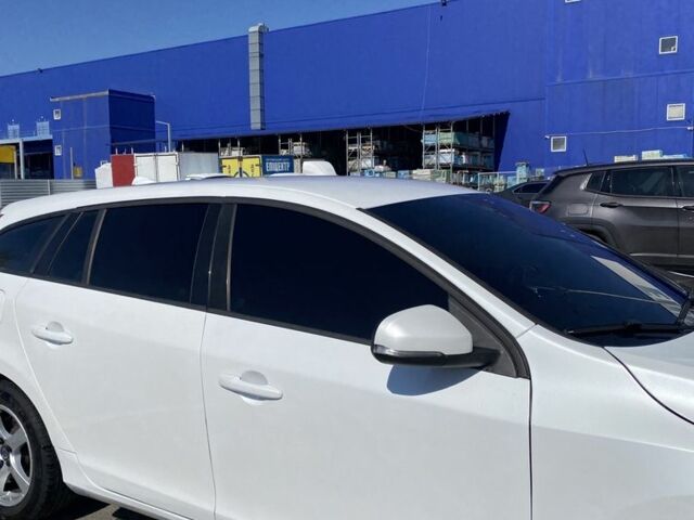 Білий Вольво B60, об'ємом двигуна 2 л та пробігом 268 тис. км за 13000 $, фото 4 на Automoto.ua