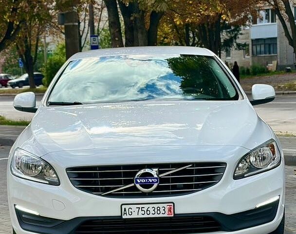Білий Вольво B60, об'ємом двигуна 2 л та пробігом 243 тис. км за 12399 $, фото 4 на Automoto.ua