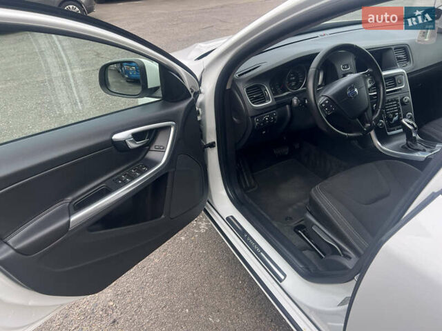 Білий Вольво B60, об'ємом двигуна 2 л та пробігом 282 тис. км за 11700 $, фото 15 на Automoto.ua