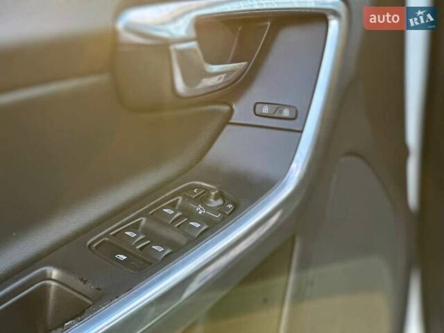 Білий Вольво B60, об'ємом двигуна 2.5 л та пробігом 203 тис. км за 15500 $, фото 9 на Automoto.ua