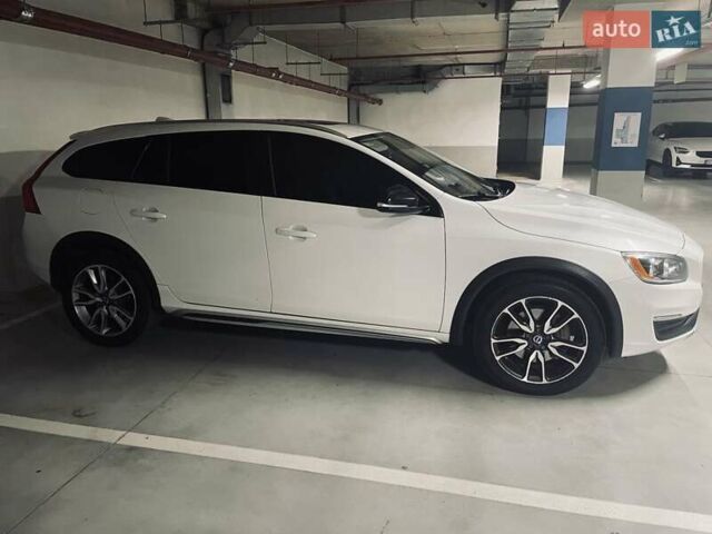 Белый Вольво B60, объемом двигателя 2.5 л и пробегом 161 тыс. км за 13900 $, фото 19 на Automoto.ua