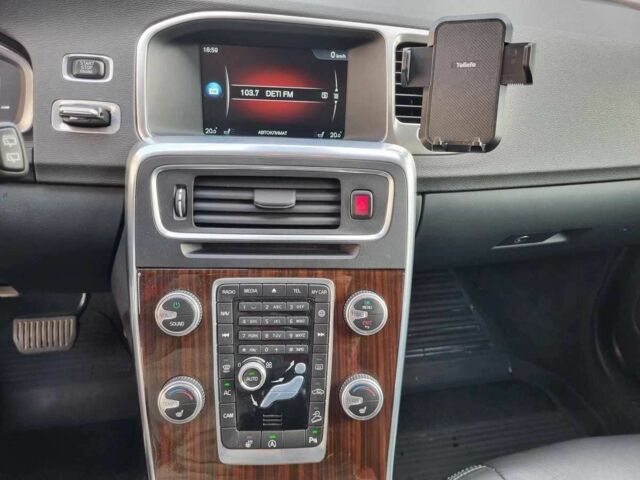 Белый Вольво B60, объемом двигателя 2.4 л и пробегом 177 тыс. км за 14800 $, фото 11 на Automoto.ua