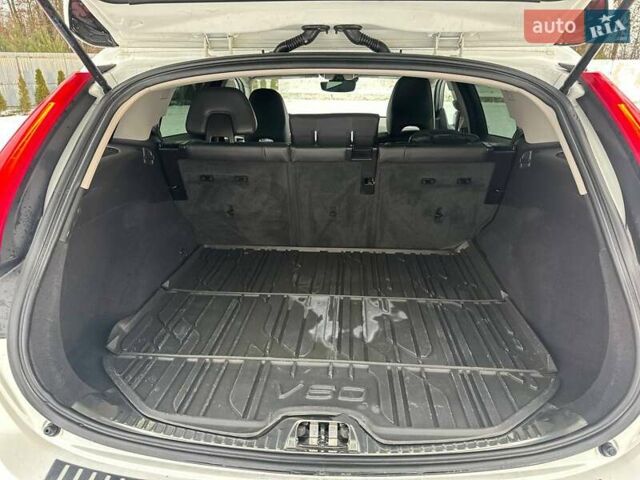 Белый Вольво B60, объемом двигателя 2.5 л и пробегом 203 тыс. км за 14000 $, фото 19 на Automoto.ua