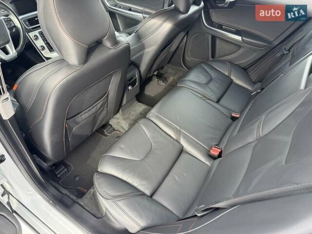 Белый Вольво B60, объемом двигателя 2 л и пробегом 250 тыс. км за 14499 $, фото 35 на Automoto.ua