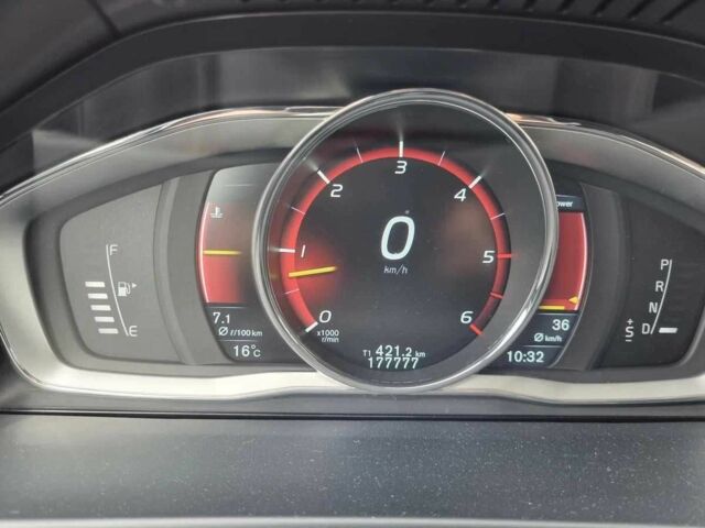 Белый Вольво B60, объемом двигателя 2.4 л и пробегом 177 тыс. км за 14800 $, фото 9 на Automoto.ua