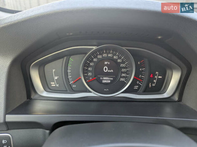 Белый Вольво B60, объемом двигателя 1.97 л и пробегом 227 тыс. км за 14500 $, фото 12 на Automoto.ua