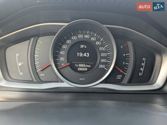 Белый Вольво B60, объемом двигателя 1.97 л и пробегом 227 тыс. км за 14500 $, фото 5 на Automoto.ua
