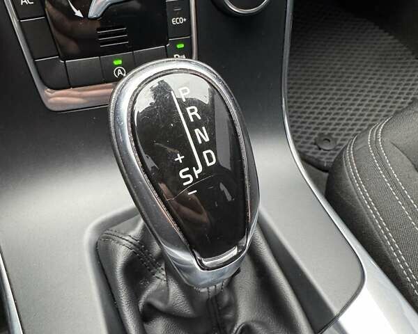 Белый Вольво B60, объемом двигателя 1.97 л и пробегом 243 тыс. км за 15800 $, фото 24 на Automoto.ua