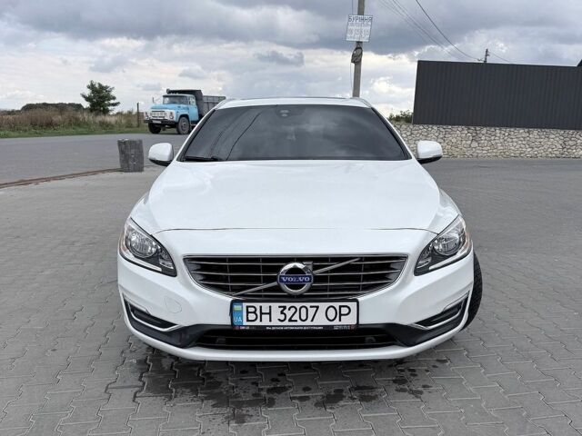 Білий Вольво B60, об'ємом двигуна 2 л та пробігом 101 тис. км за 13900 $, фото 2 на Automoto.ua