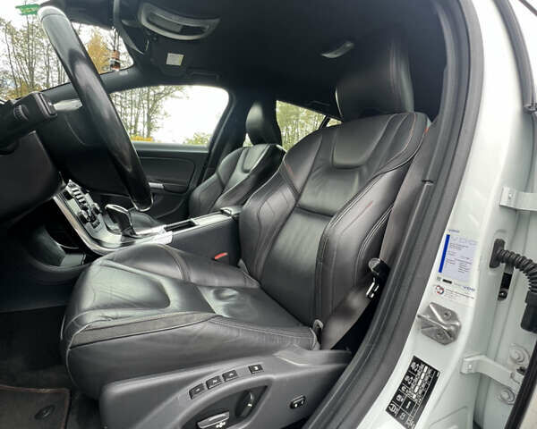 Вольво B60 2016 в Луцке на Automoto.ua Белый Вольво B60, объемом двигателя 2 л и пробегом 243 тыс. км за 15790 $, фото 4 на Automoto.ua