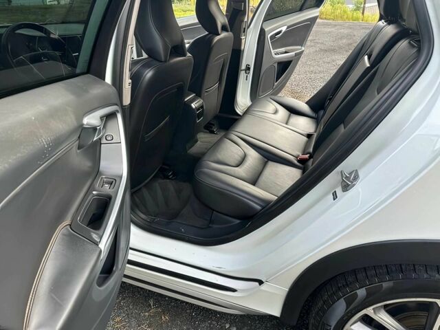 Белый Вольво B60, объемом двигателя 2.5 л и пробегом 75 тыс. км за 12000 $, фото 10 на Automoto.ua