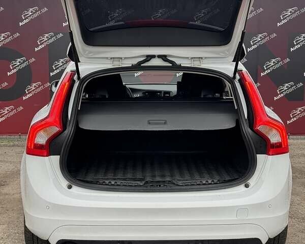 Белый Вольво B60, объемом двигателя 1.97 л и пробегом 243 тыс. км за 15800 $, фото 11 на Automoto.ua