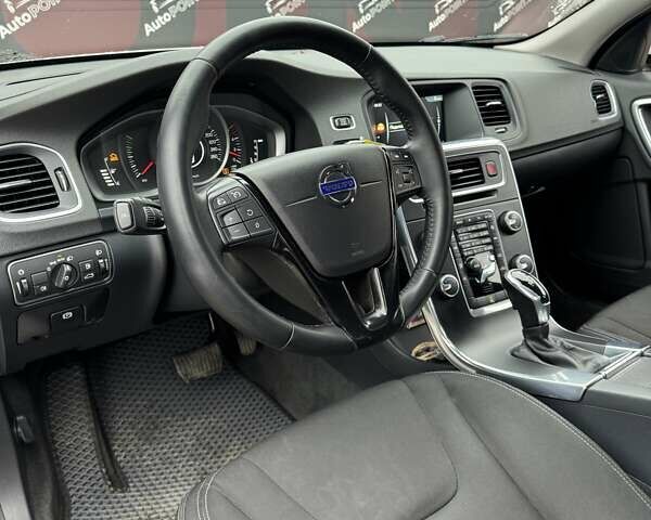 Белый Вольво B60, объемом двигателя 1.97 л и пробегом 243 тыс. км за 15800 $, фото 19 на Automoto.ua