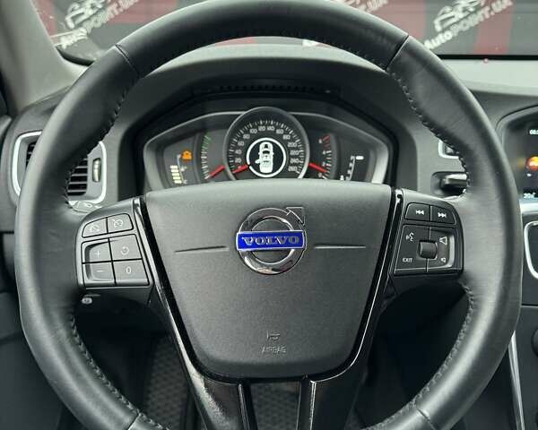 Белый Вольво B60, объемом двигателя 1.97 л и пробегом 243 тыс. км за 15800 $, фото 17 на Automoto.ua