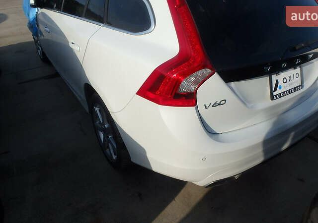 Белый Вольво B60, объемом двигателя 2 л и пробегом 122 тыс. км за 7500 $, фото 6 на Automoto.ua