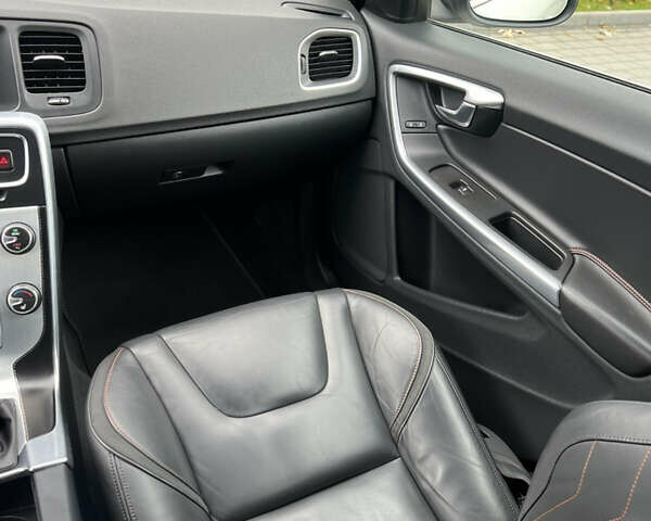 Вольво B60 2016 в Луцке на Automoto.ua Белый Вольво B60, объемом двигателя 2 л и пробегом 243 тыс. км за 15790 $, фото 26 на Automoto.ua