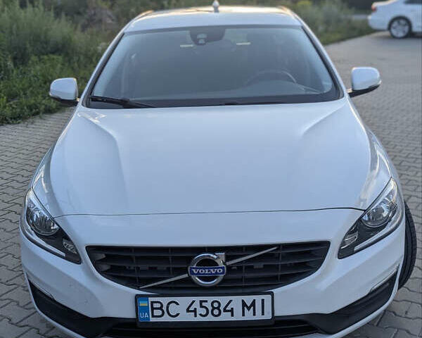 Белый Вольво B60, объемом двигателя 1.97 л и пробегом 227 тыс. км за 14500 $, фото 1 на Automoto.ua