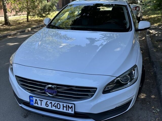 Білий Вольво B60, об'ємом двигуна 2 л та пробігом 290 тис. км за 14279 $, фото 1 на Automoto.ua