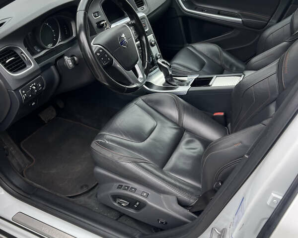 Вольво B60 2016 в Луцке на Automoto.ua Белый Вольво B60, объемом двигателя 2 л и пробегом 243 тыс. км за 15790 $, фото 22 на Automoto.ua