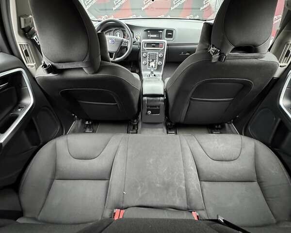 Белый Вольво B60, объемом двигателя 1.97 л и пробегом 243 тыс. км за 15800 $, фото 14 на Automoto.ua