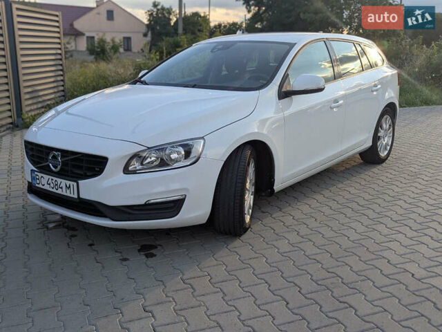 Белый Вольво B60, объемом двигателя 1.97 л и пробегом 227 тыс. км за 14500 $, фото 3 на Automoto.ua
