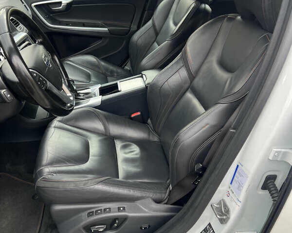 Вольво B60 2016 в Луцке на Automoto.ua Белый Вольво B60, объемом двигателя 2 л и пробегом 243 тыс. км за 15790 $, фото 24 на Automoto.ua