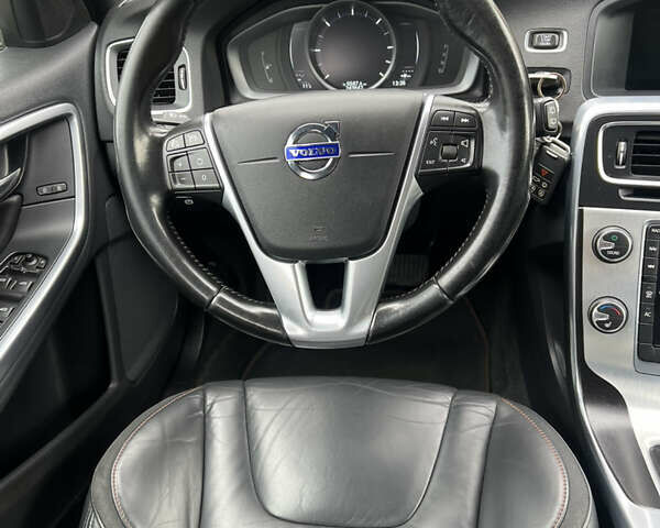 Вольво B60 2016 в Луцке на Automoto.ua Белый Вольво B60, объемом двигателя 2 л и пробегом 243 тыс. км за 15790 $, фото 21 на Automoto.ua