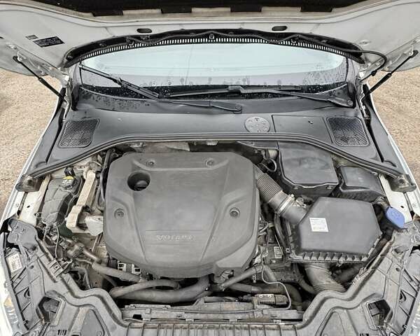 Белый Вольво B60, объемом двигателя 1.97 л и пробегом 243 тыс. км за 15800 $, фото 29 на Automoto.ua