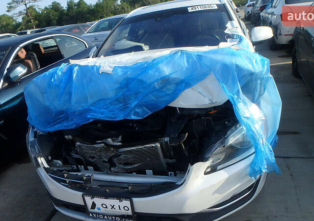 Белый Вольво B60, объемом двигателя 2 л и пробегом 122 тыс. км за 7500 $, фото 2 на Automoto.ua