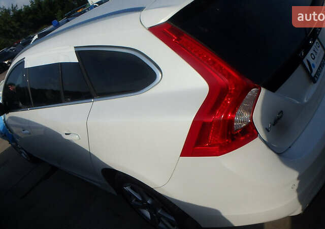 Белый Вольво B60, объемом двигателя 2 л и пробегом 122 тыс. км за 7500 $, фото 7 на Automoto.ua