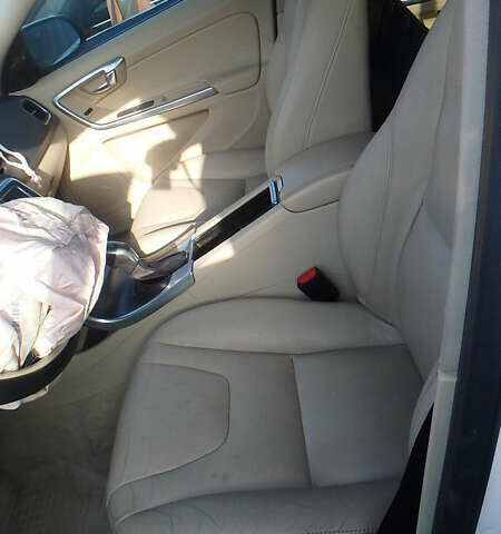 Белый Вольво B60, объемом двигателя 2 л и пробегом 122 тыс. км за 7500 $, фото 11 на Automoto.ua