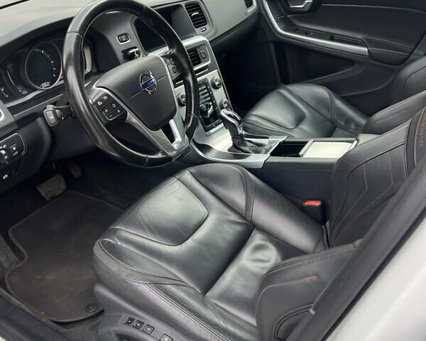 Вольво B60 2016 в Луцке на Automoto.ua Белый Вольво B60, объемом двигателя 2 л и пробегом 243 тыс. км за 15790 $, фото 25 на Automoto.ua