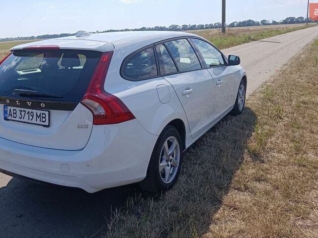 Белый Вольво B60, объемом двигателя 1.97 л и пробегом 400 тыс. км за 10800 $, фото 2 на Automoto.ua