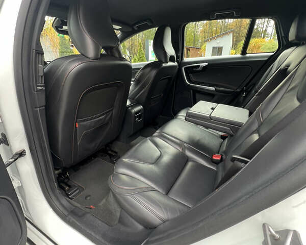 Вольво B60 2016 в Луцке на Automoto.ua Белый Вольво B60, объемом двигателя 2 л и пробегом 243 тыс. км за 15790 $, фото 36 на Automoto.ua