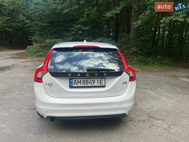Белый Вольво B60, объемом двигателя 1.97 л и пробегом 319 тыс. км за 14700 $, фото 8 на Automoto.ua