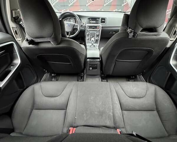 Белый Вольво B60, объемом двигателя 1.97 л и пробегом 243 тыс. км за 14500 $, фото 20 на Automoto.ua