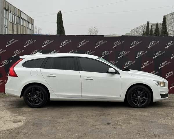 Белый Вольво B60, объемом двигателя 1.97 л и пробегом 243 тыс. км за 15800 $, фото 4 на Automoto.ua