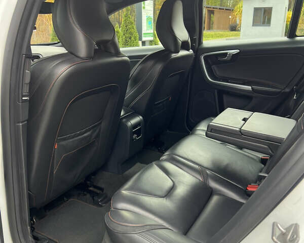 Вольво B60 2016 в Луцке на Automoto.ua Белый Вольво B60, объемом двигателя 2 л и пробегом 243 тыс. км за 15790 $, фото 37 на Automoto.ua