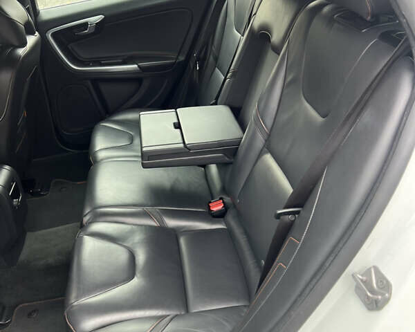 Вольво B60 2016 в Луцке на Automoto.ua Белый Вольво B60, объемом двигателя 2 л и пробегом 243 тыс. км за 15790 $, фото 35 на Automoto.ua